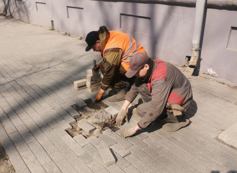 На улицах и во дворах Иркутска навели порядок перед 9 мая