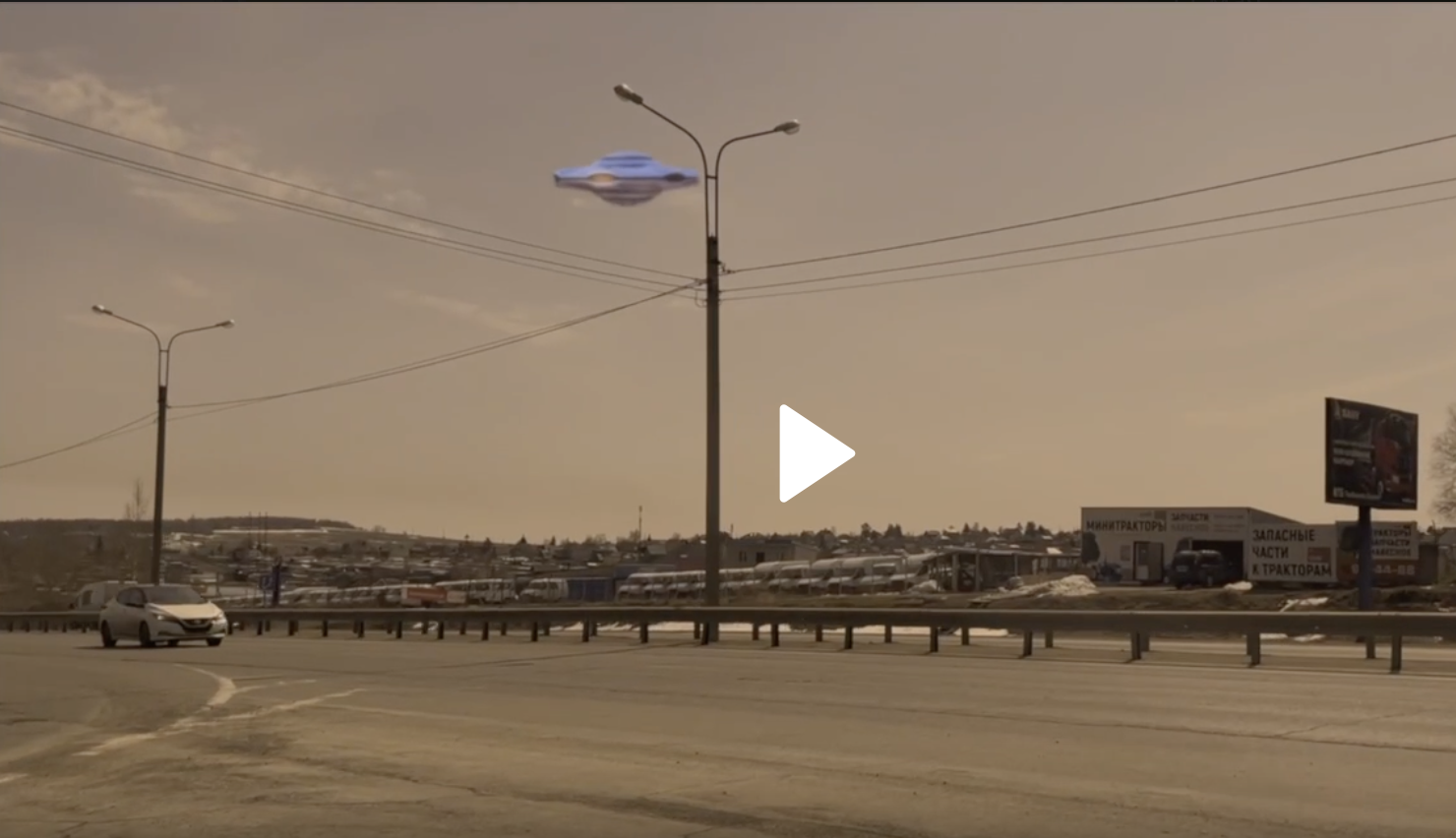 «То есть трехдневные голосования на пеньках — это норм, а шуточный ролик — издевательство над избирательной системой?»