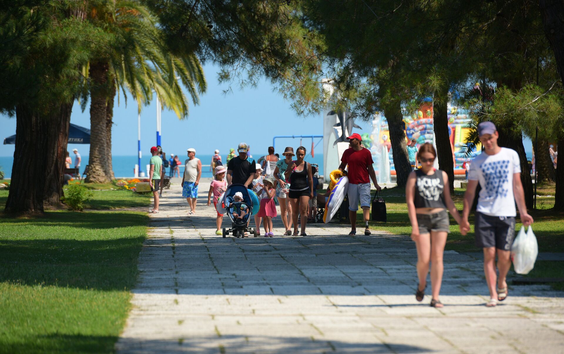 В Абхазии в разы выросли штрафы за появление в купальнике вне пляжа