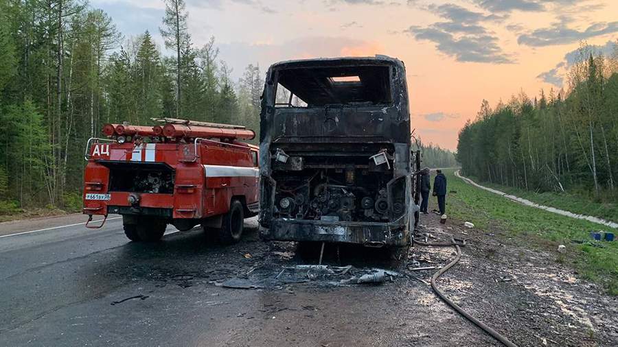 Автобус с 50-ю пассажирами загорелся в Иркутской области