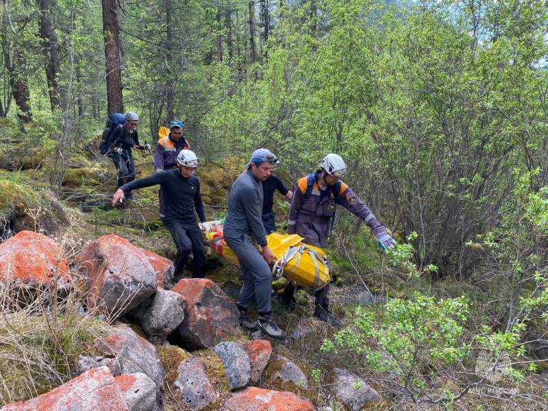 Упавшую туристку эвакуировали с Шумака вертолетом