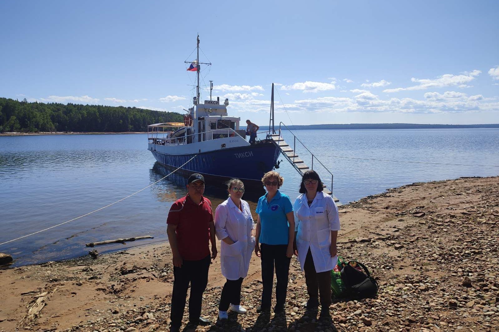 Врачи «плавучей поликлиники» осмотрели свыше 700 жителей Братского района