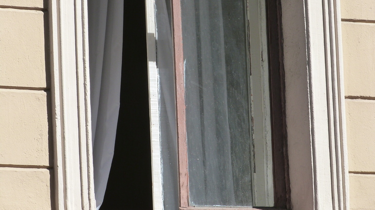 5-летний мальчик из Иркутска выпал из окна отеля в Санкт-Петербурге