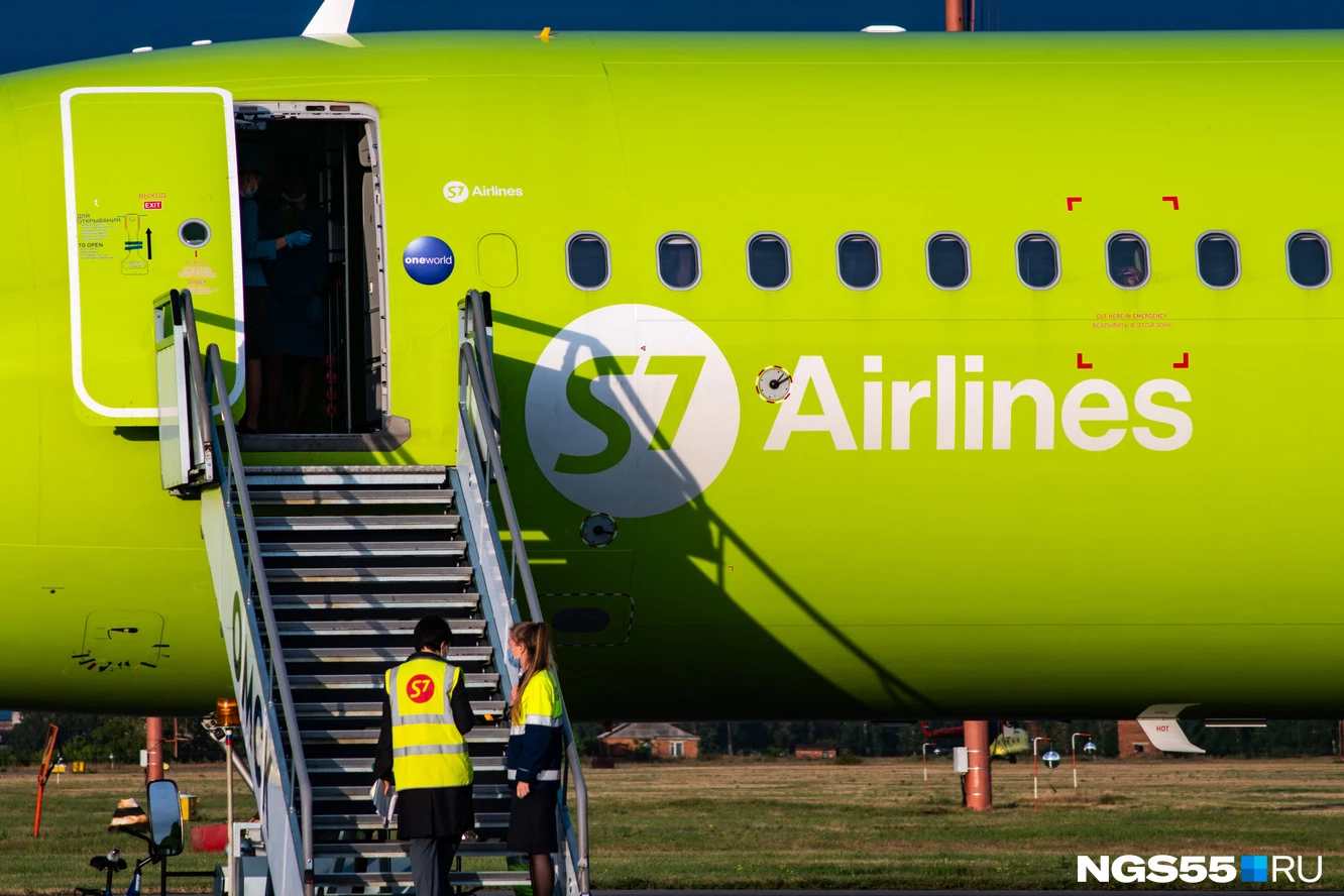 Пассажиры S7 заявили, что их не пустили на рейс из-за нехватки мест
