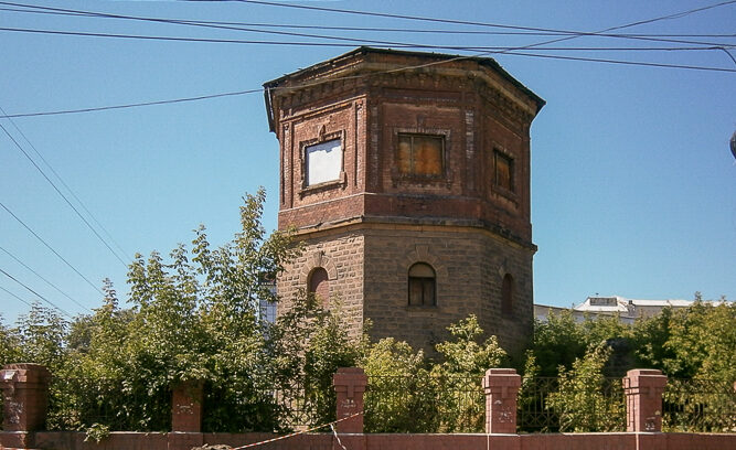 Служба по охране объектов культурного наследия судится с собственниками домов-памятников