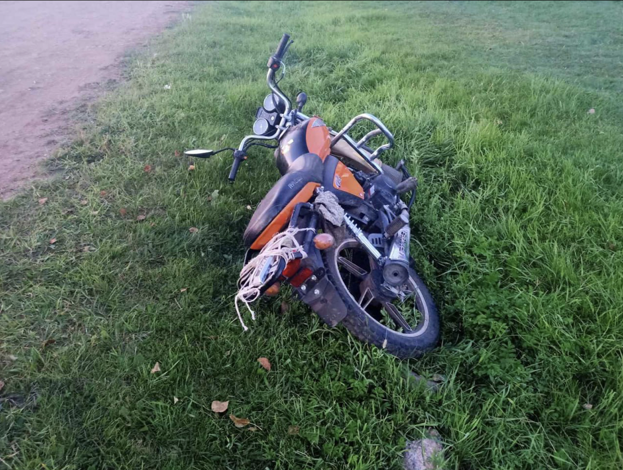 Подросток решил покатать 2-летнего соседского ребенка на мотоцикле и попал в ДТП