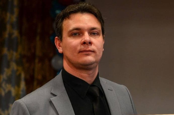 Учитель из Бодайбинского района стал полуфиналистом телепроекта «Классная тема!»