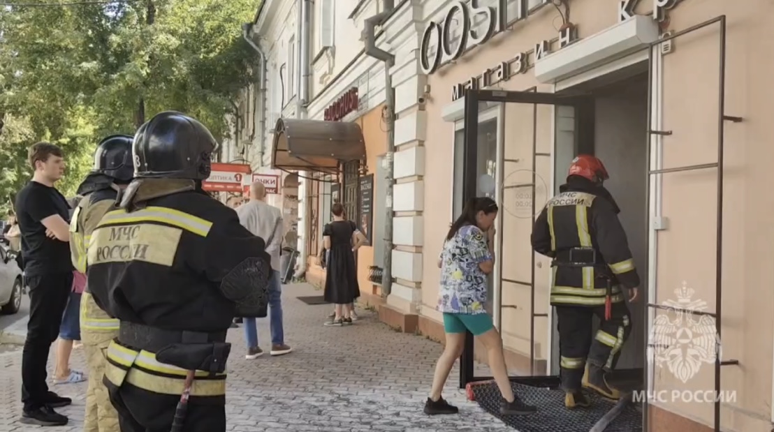 В центре Иркутска в магазине косметики произошел пожар