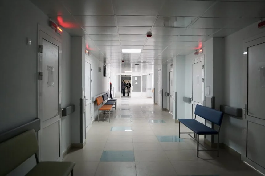 Кобзев поручил минздраву системно решить вопрос кадровой укомплектованности медучреждений