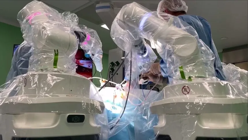 Ребенка впервые прооперировали с помощью робота в Иркутске