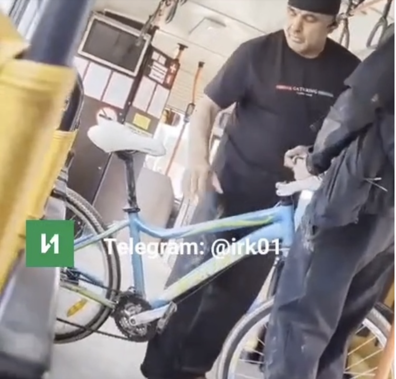 Парня с велосипедом высадил водитель автобуса №480 в Иркутске