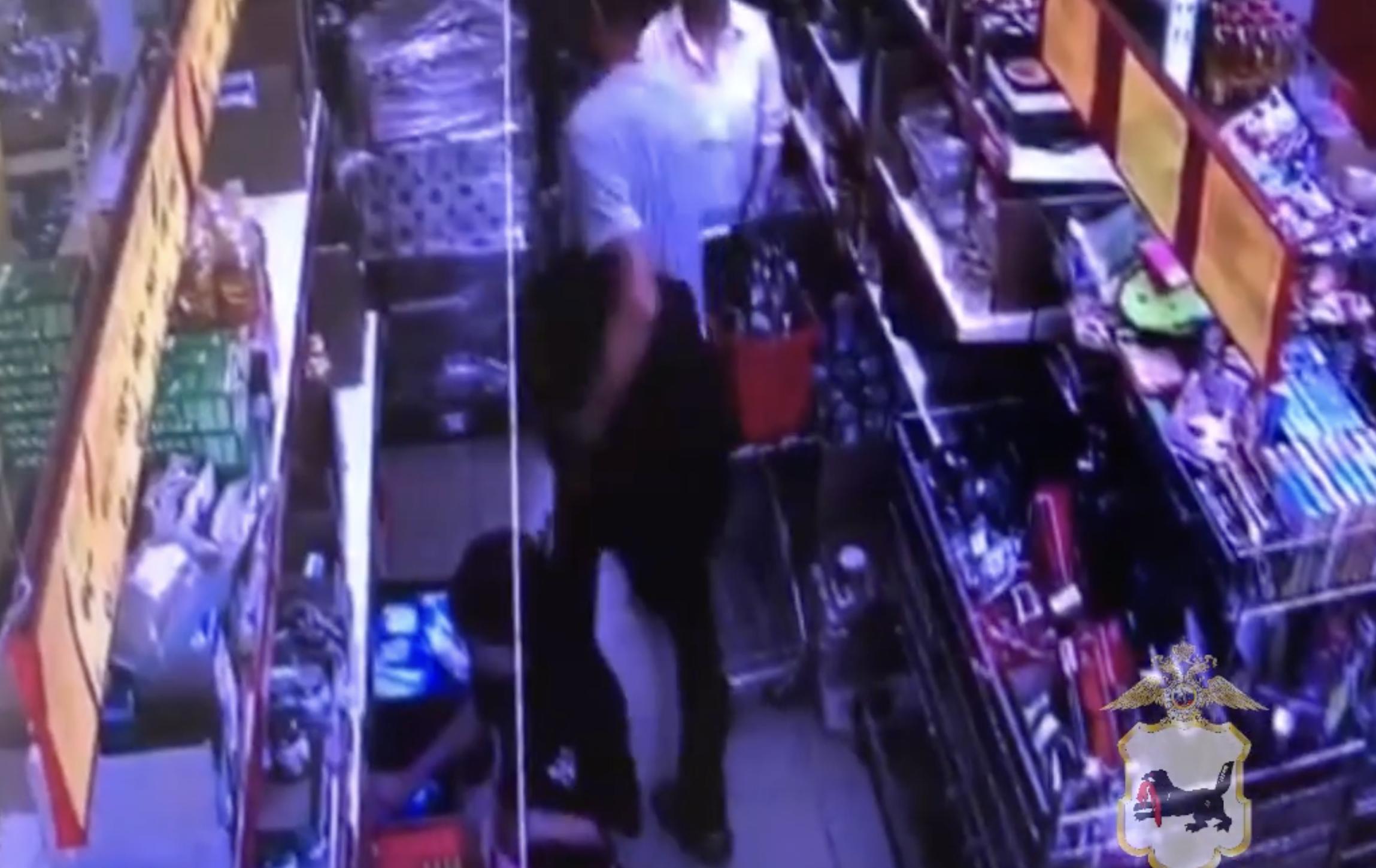 16 банок кофе украл из магазина мужчина в Братске