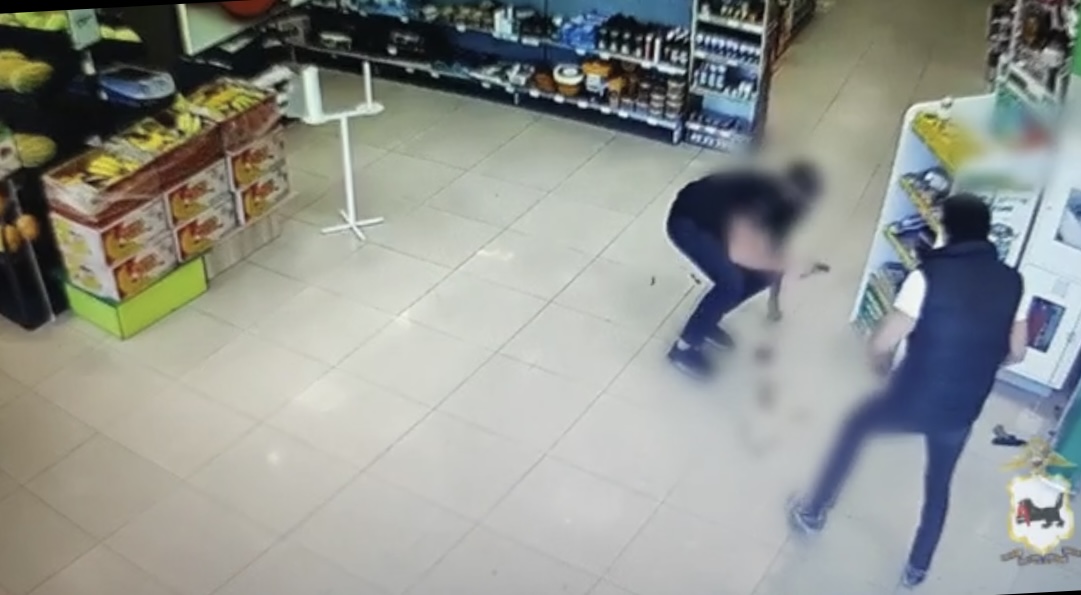 В супермаркете в Иркутске произошла перестрелка