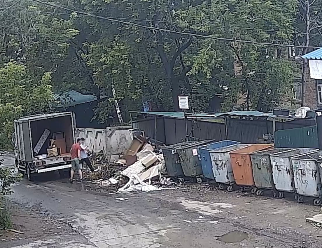 На мусорных площадках в Иркутске устанавливают камеры видеонаблюдения