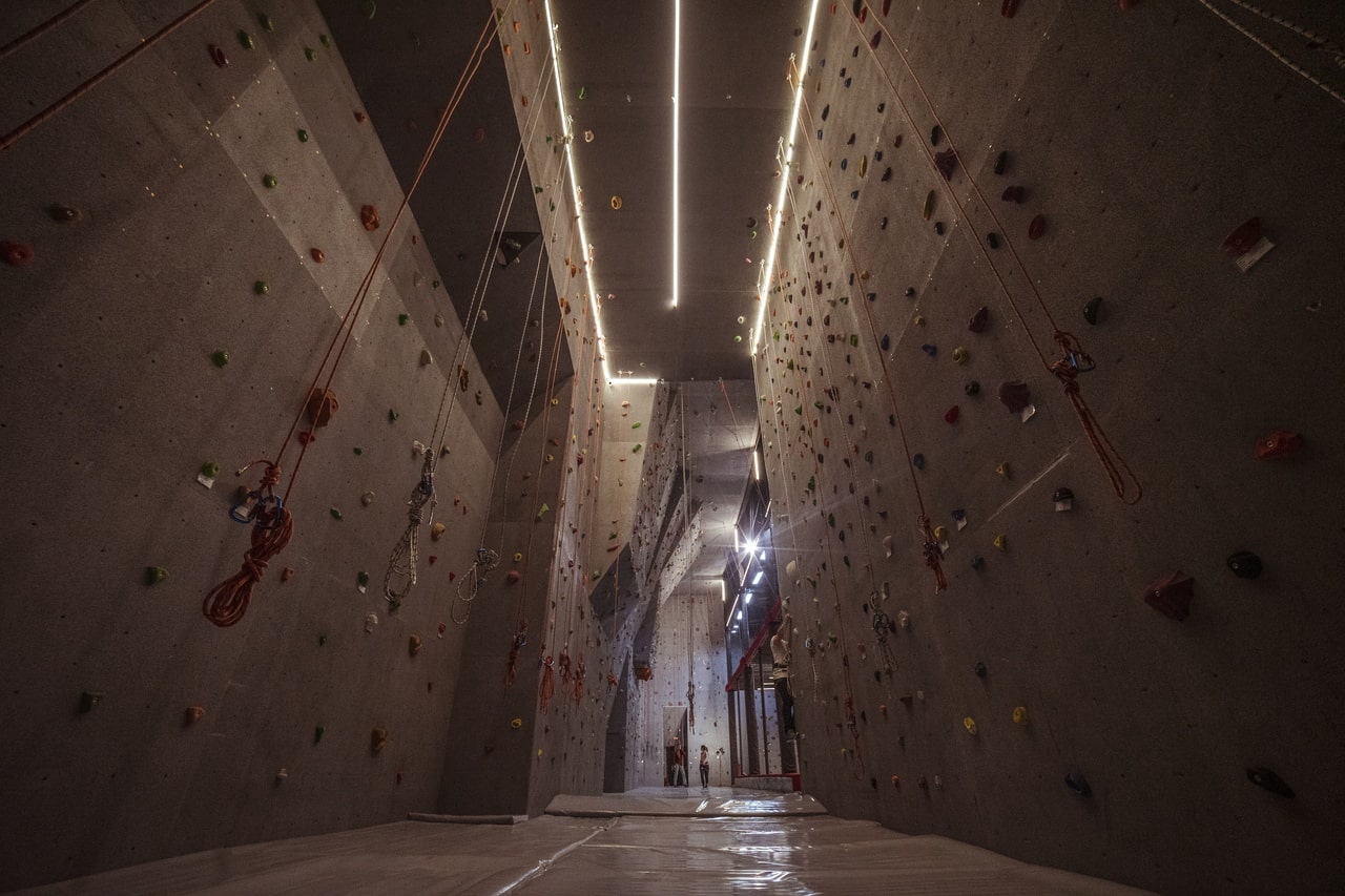 Мужчина погиб из-за обрыва троса на скалодроме в Иркутске