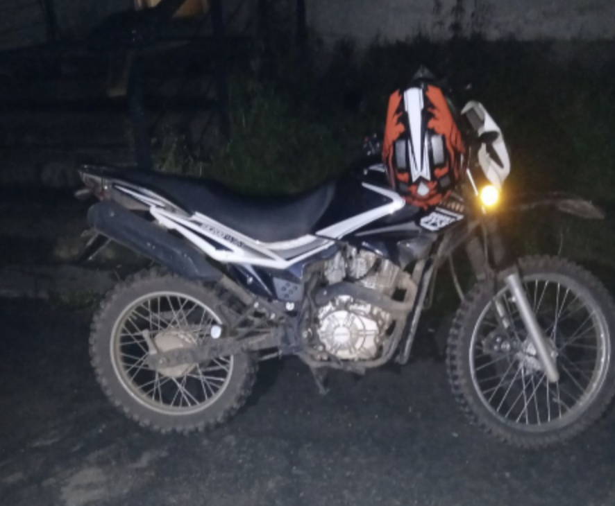 15-летний подросток на мотоцикле сбил 11-летнюю девочку в Новой Игирме