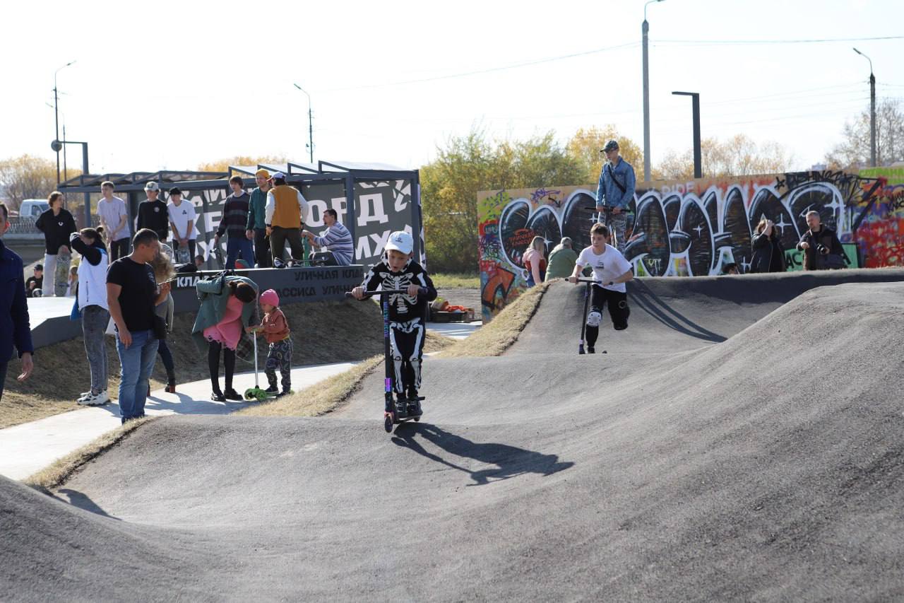 Крупнейший в Сибири бетонный скейт-парк открыли в Иркутске