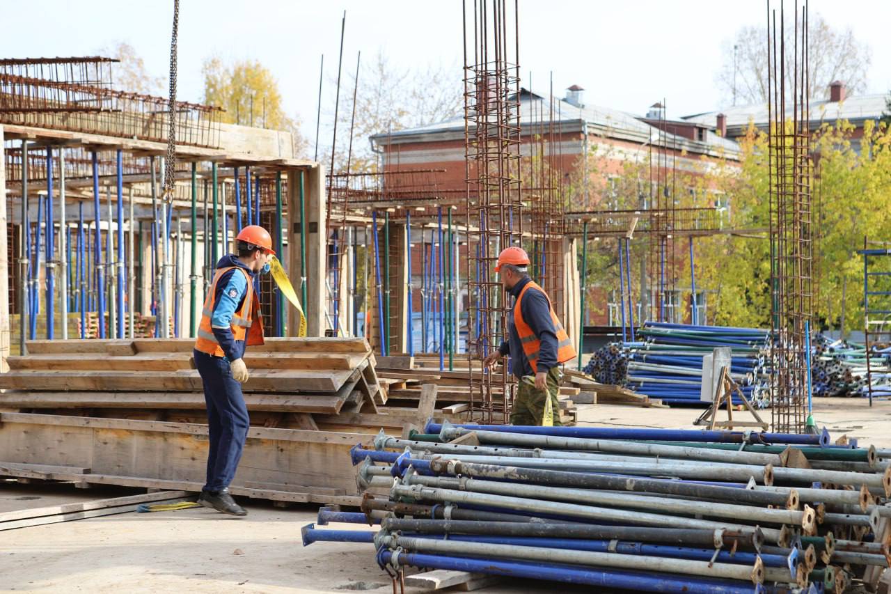 Мэр по школе на Багратиона: Поставил задачу до середины октября определить пути выхода из критической ситуации