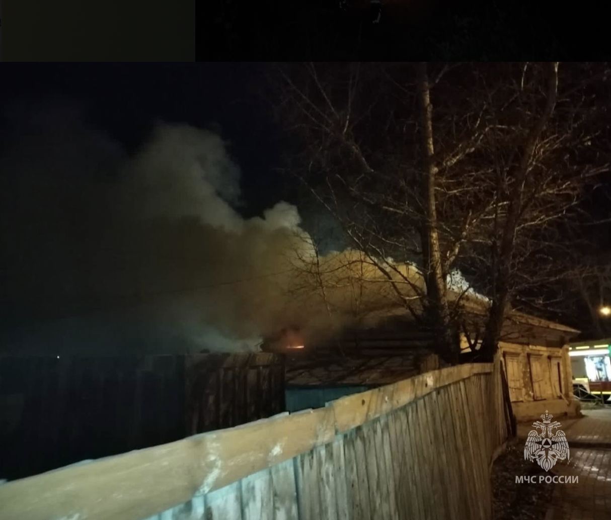 Сразу четыре деревянных дома подожгли в Иркутске