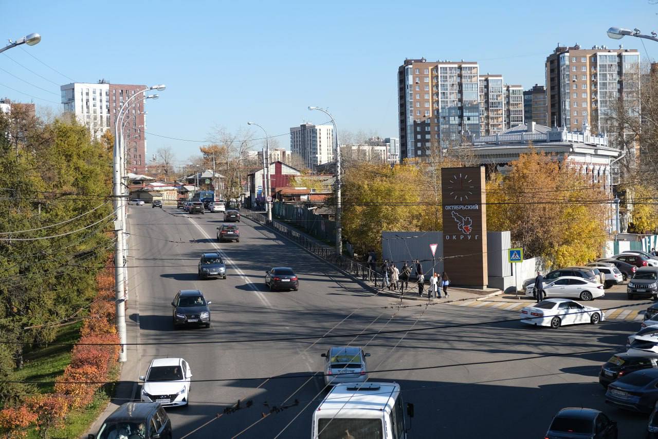 Стелу «Октябрьский округ» установили на улице Седова