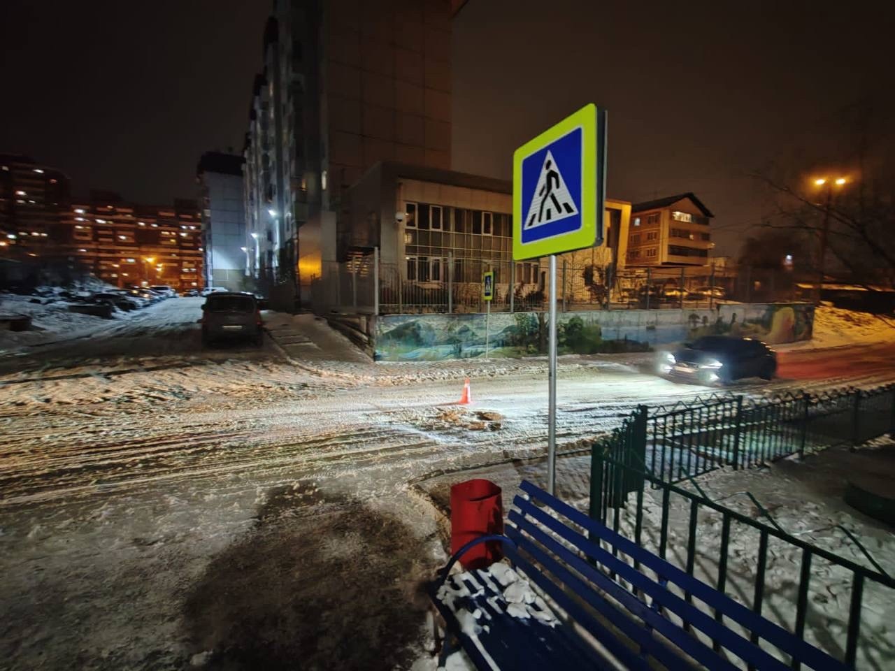В Иркутске разыскивают водителя, сбившего первоклассника на пешеходном переходе 