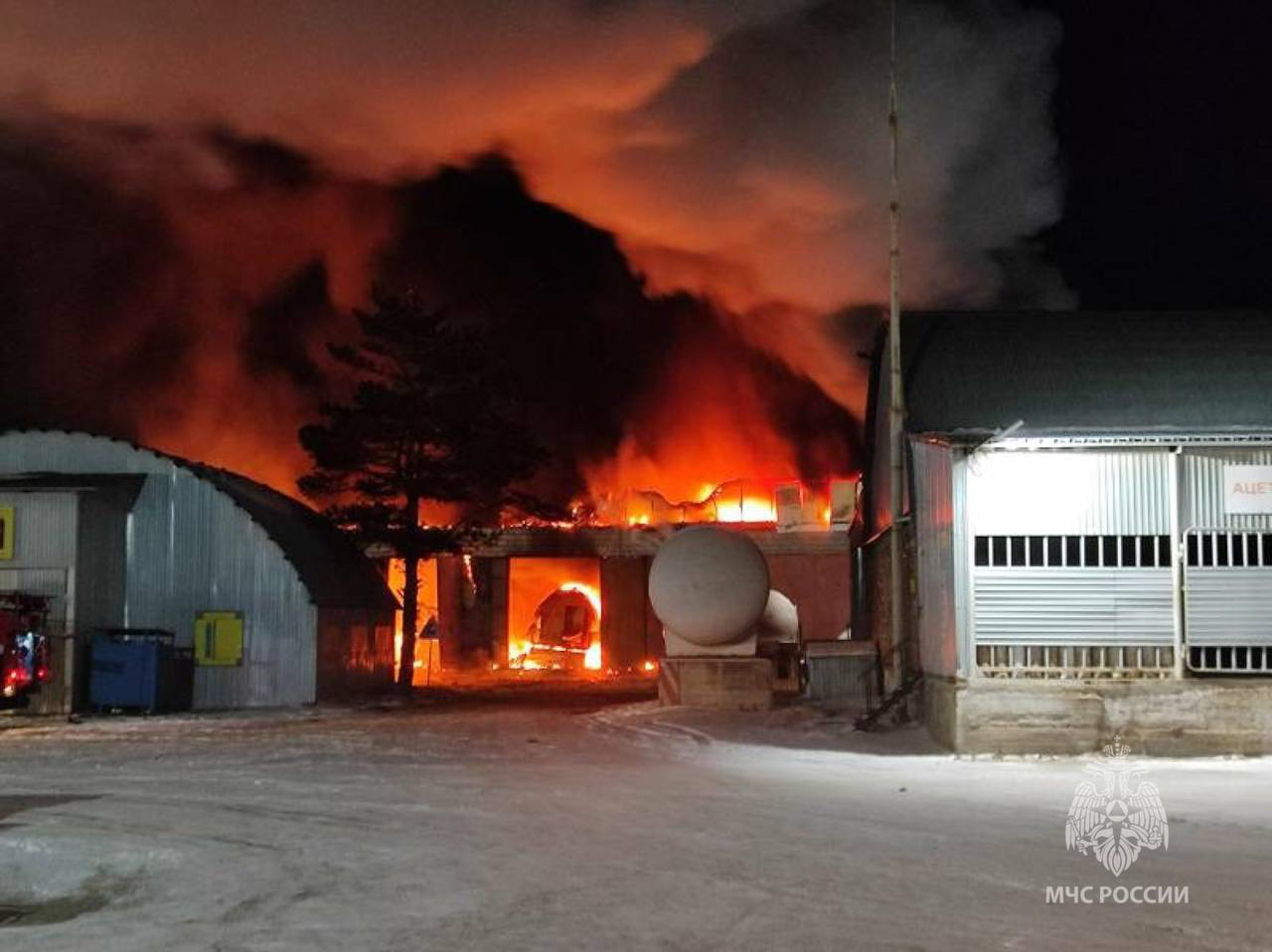 В Ангарске в гаражном кооперативе взорвались цистерны с газом