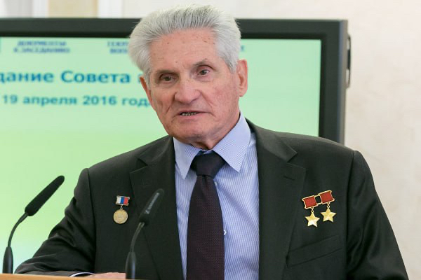 Космонавт Борис Волынов награжден орденом Гагарина