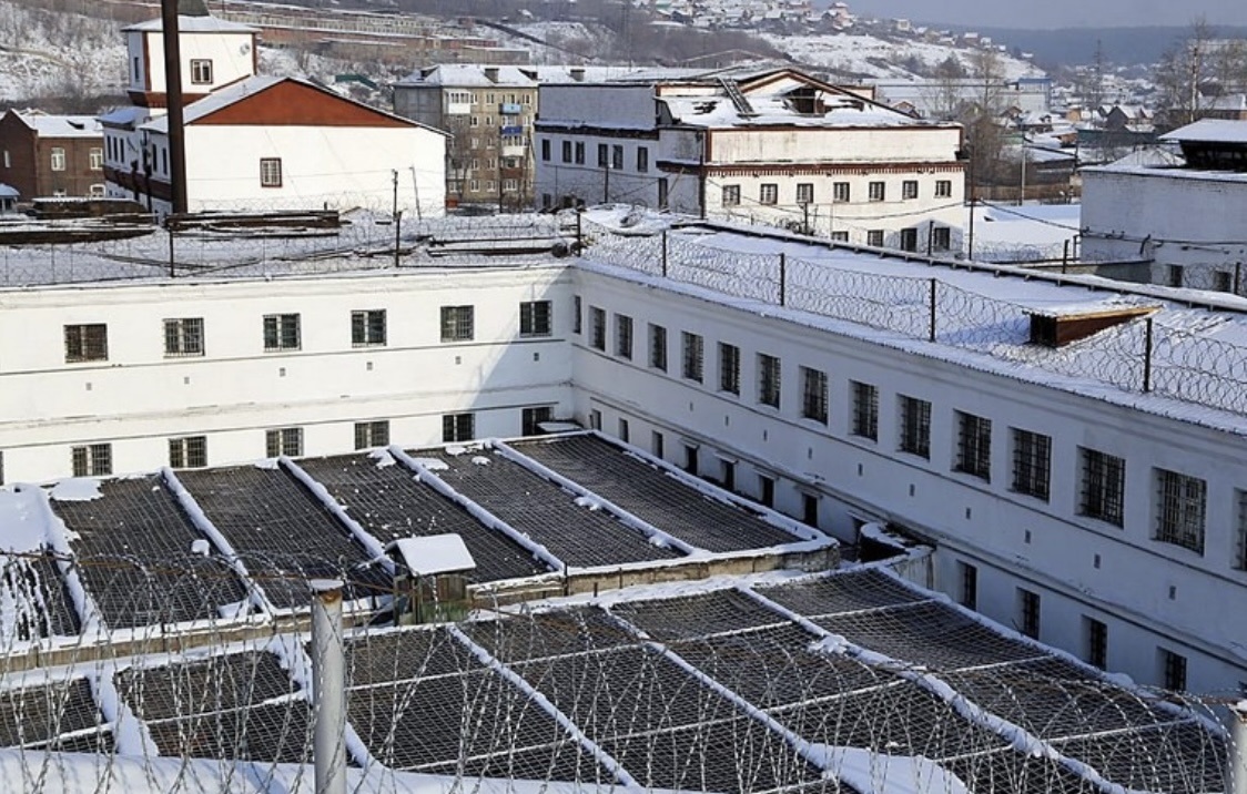 Колонию №6 в Иркутске атаковали наркокурьеры