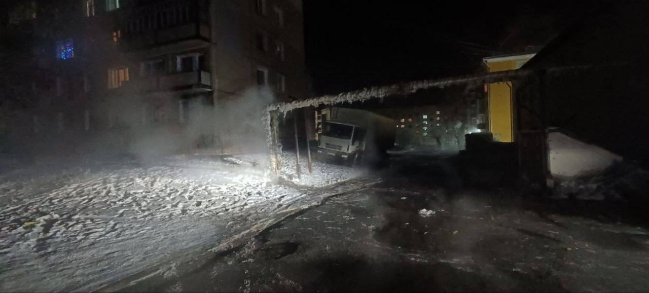 В Вихоревке фура повредила теплотрассу