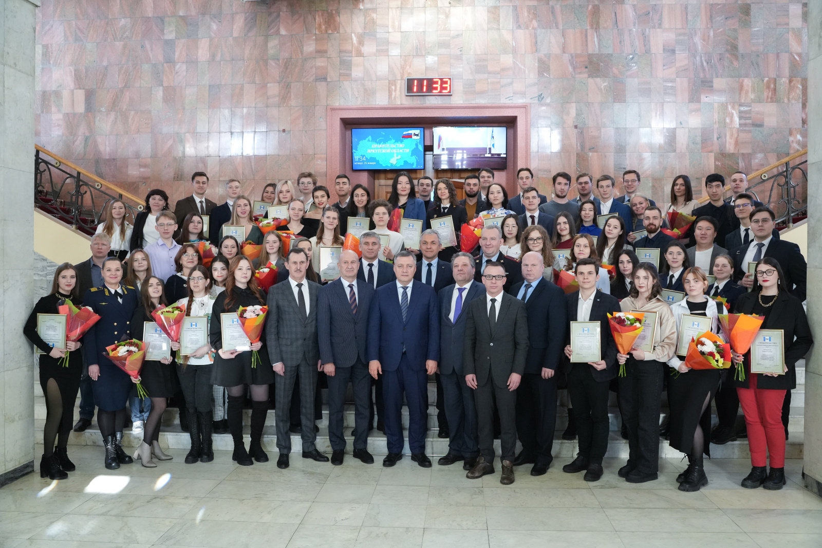 Губернаторские стипендии вручили лучшим студентам и аспирантам региона