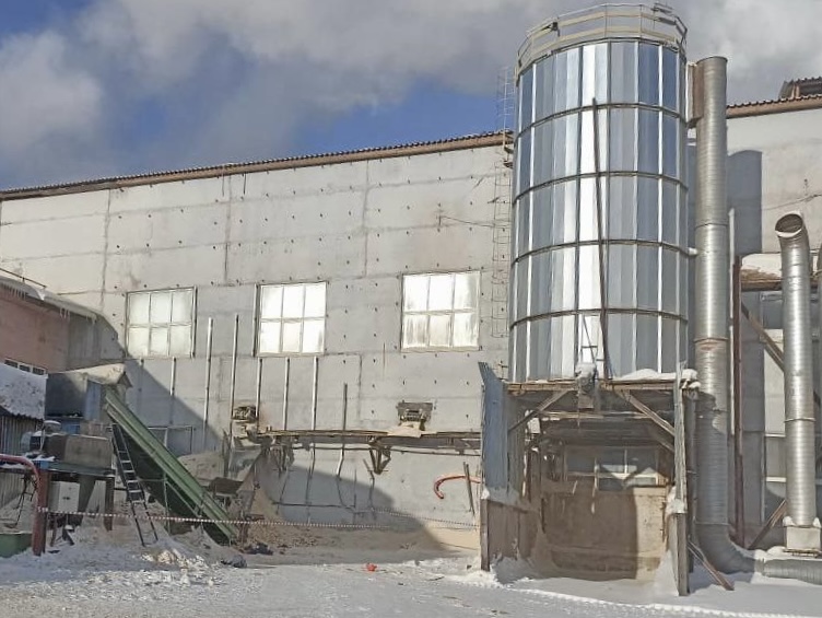 В Усть-Кутском районе погиб рабочий: его затянуло на ленту по измельчению древесины