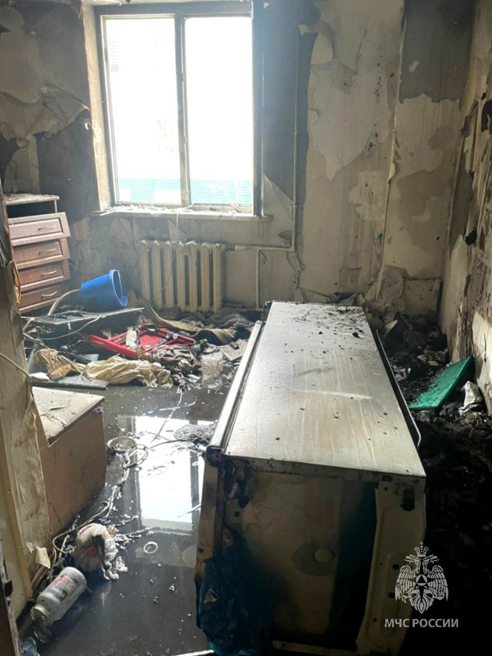 Мужчина заправлял зажигалку и устроил пожар в многоквартирном доме в Слюдянке