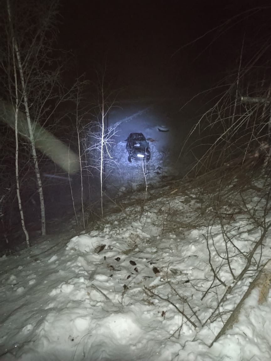 Автомобиль сорвался с 52-метрового обрыва недалеко от Братска