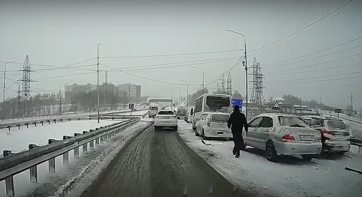 17 машин столкнулись на Байкальском тракте (видео)
