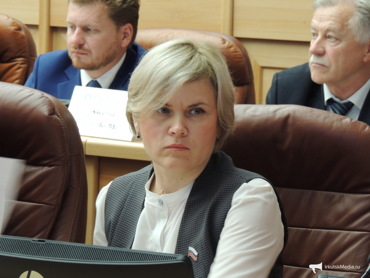 Приставы взыскивают 2 млн руб с экс-депутата Заксобрания Светланы Петрук