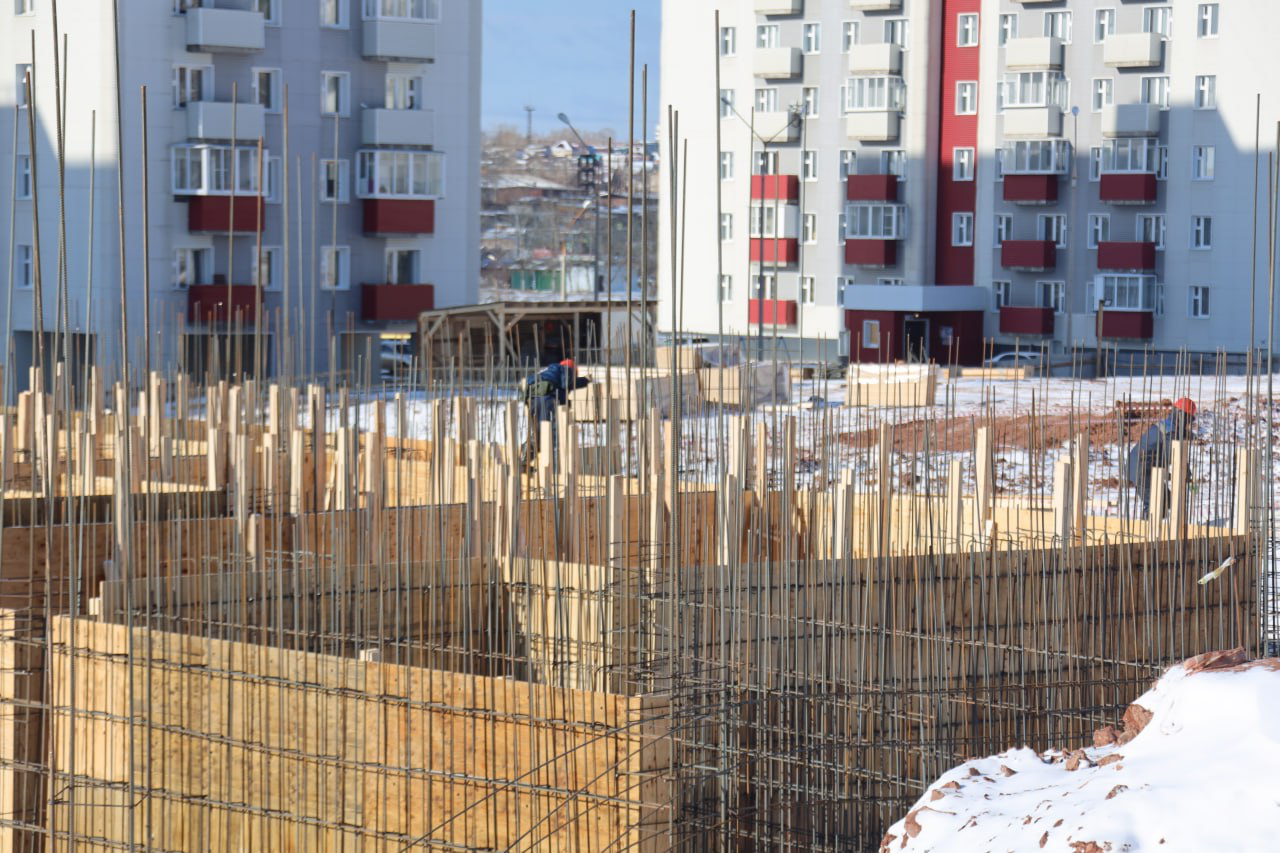 Школу в Центральном районе Братска строят с опережением графика