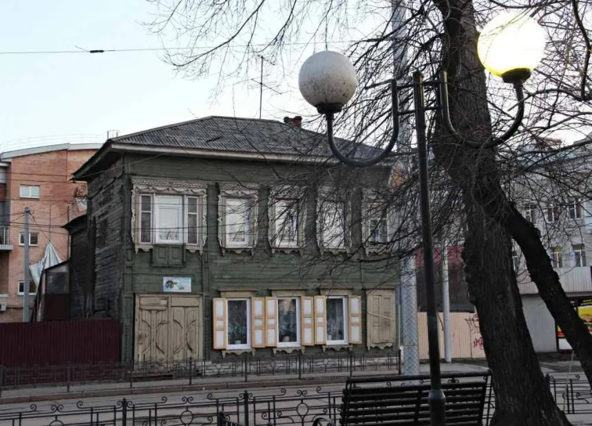 Старый особняк на улице Горького разобрали в Иркутске