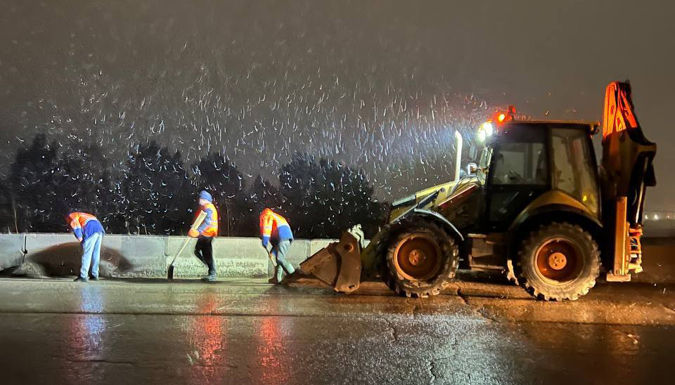 Улицы Иркутска приводят в порядок после выпавшего снега