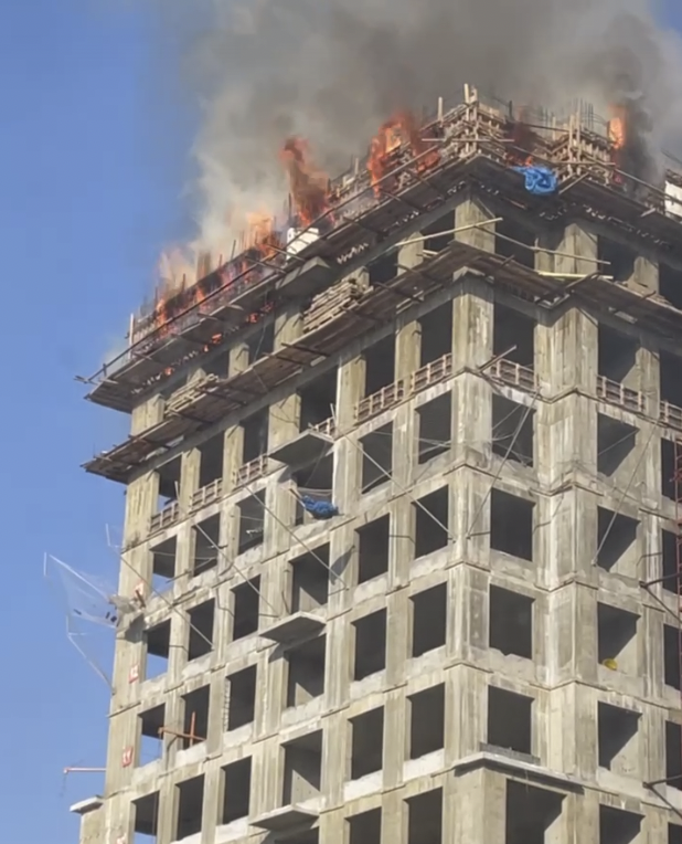Новостройка рядом с ЖК «Союз» полыхает в Иркутске (видео)
