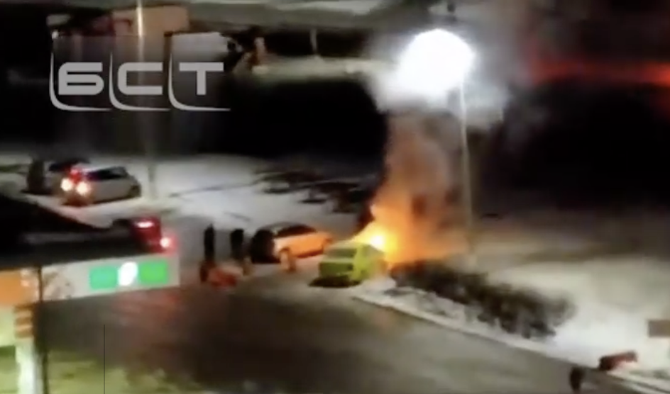 В Братске на заправке загорелся автомобиль
