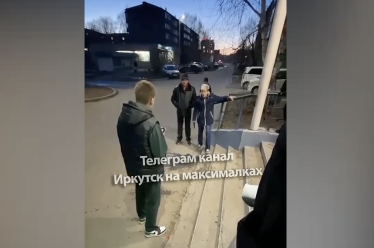 Пьяная женщина угрожала детям пистолетом в Иркутске