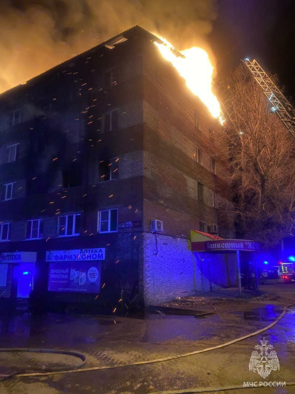 Пятиэтажный дом загорелся в Шелехове
