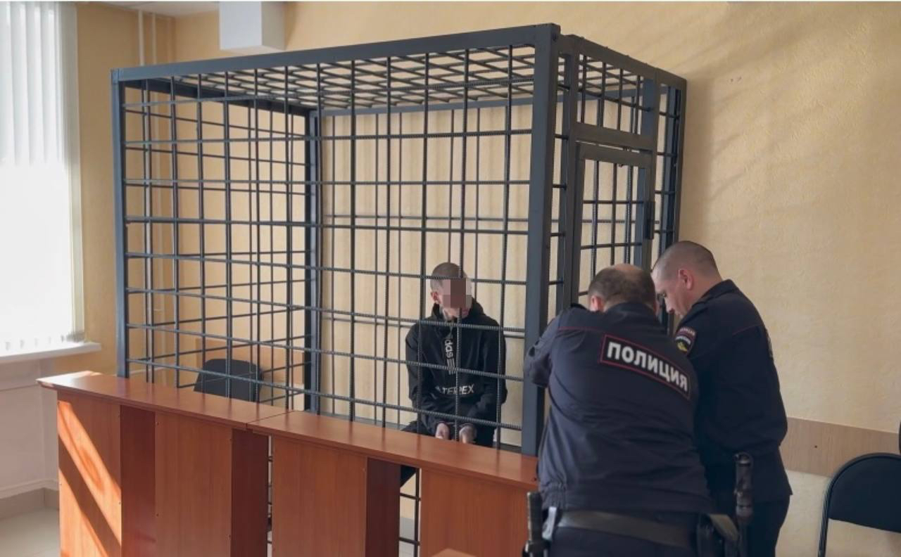 Мужчину, который зарезал супругу в ЗАГСе Саянска, заключили под стражу