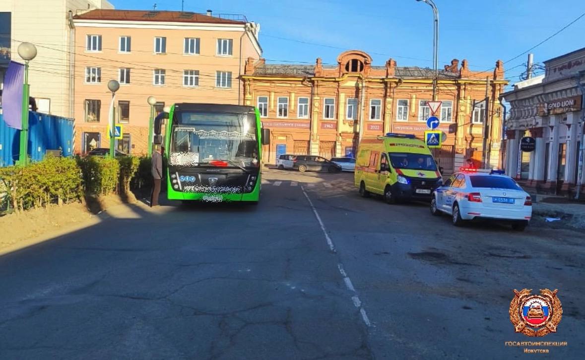 Пешеход погиб под колесами автобуса в центре Иркутска