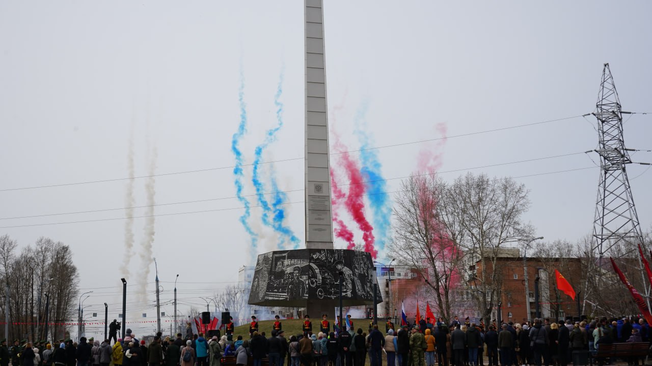 Депутаты Думы Иркутска приняли участие в первомайском митинге (фоторепортаж)