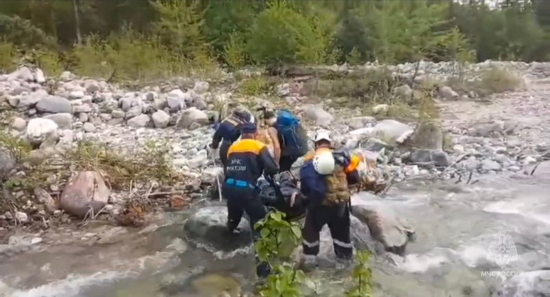 Мужчина упал с 20 метровой высоты в горах Бурятии