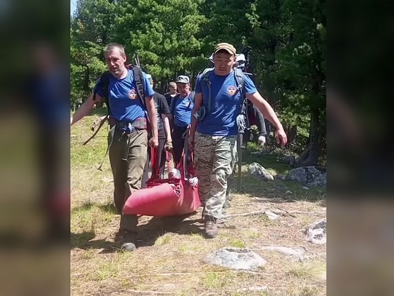 Иркутянку, повредившую ногу, эвакуировали с горной тропы в Бурятии