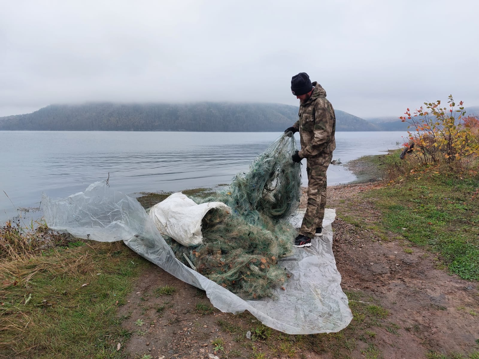 Почти 50 квадратных километров Братского водохранилища очистят от рыболовных сетей