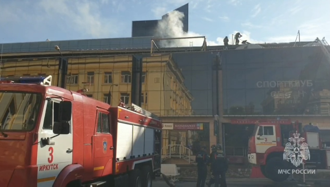 В ТЦ «Сезон» произошел пожар на крыше