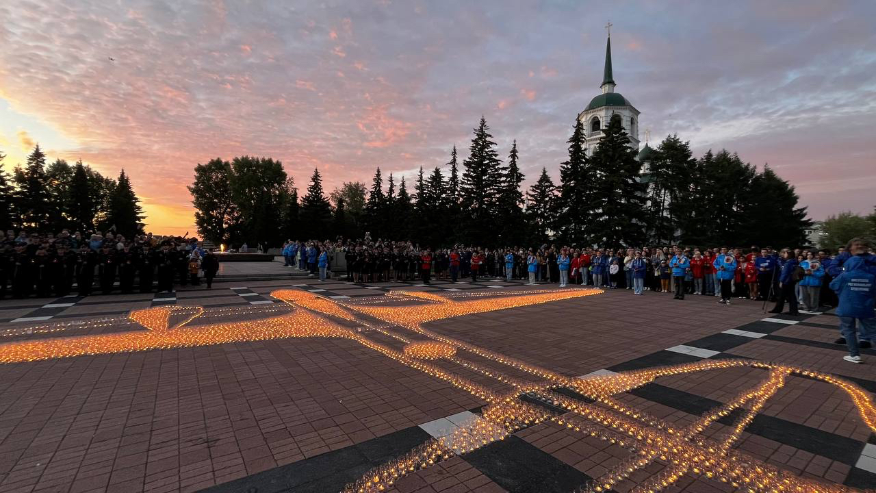 Депутаты Думы приняли участие в акции ко Дню памяти и скорби (фоторепортаж)